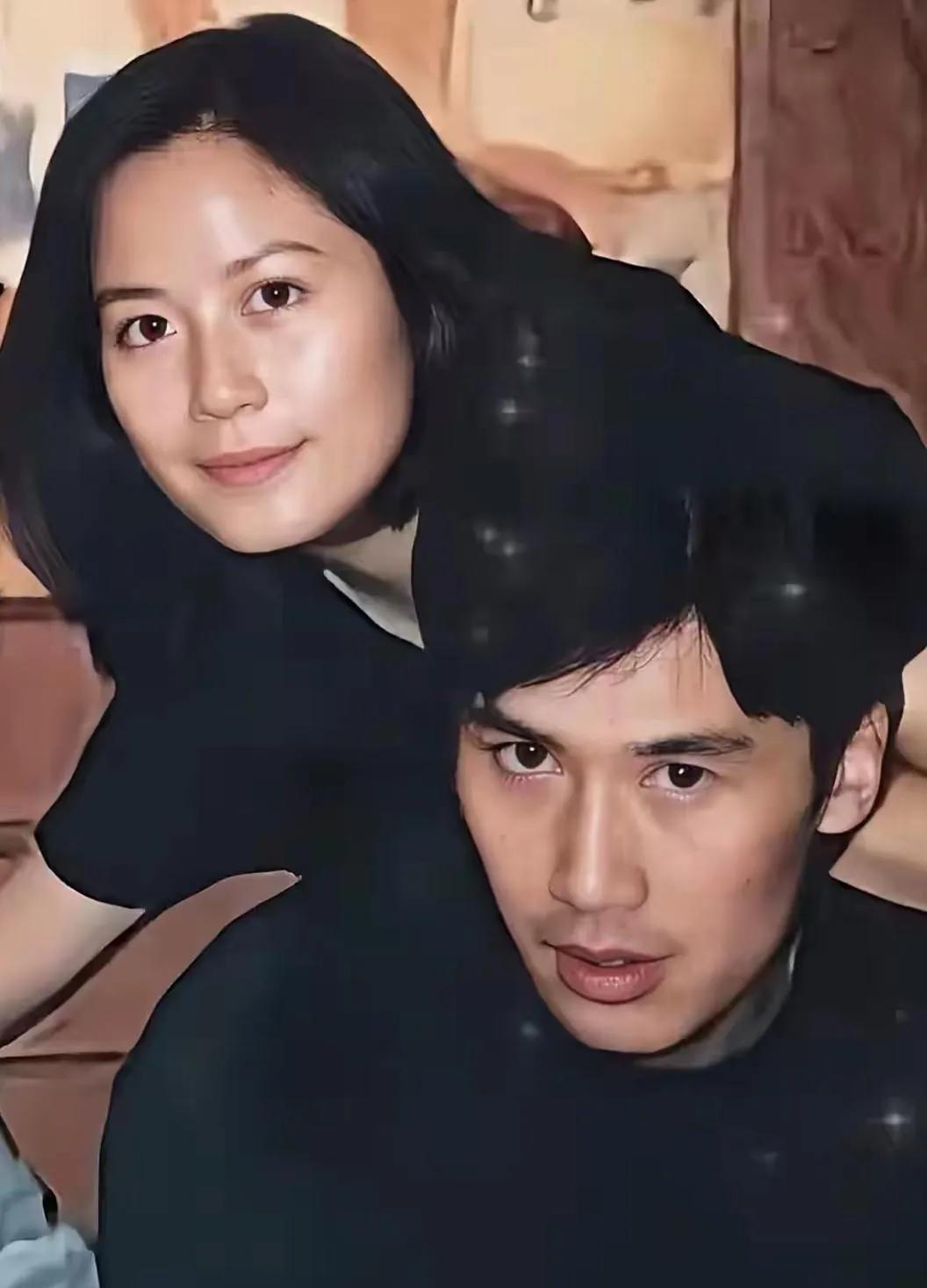 年轻时的俞飞鸿与谍战教父柳云龙的一张留影，俞飞鸿是演艺圈极具辨识度的气质女演员，