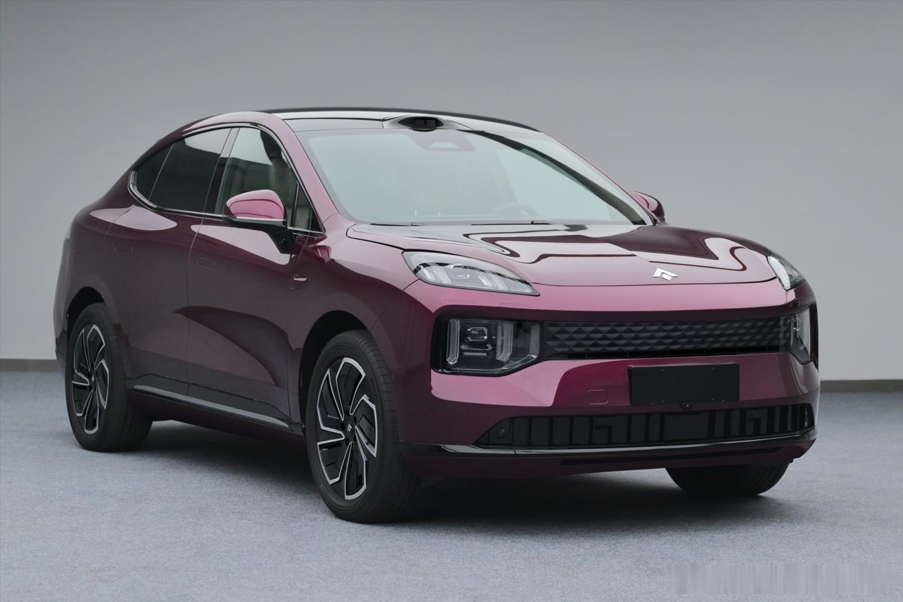 广汽昊铂的新款轿跑SUVS600亮相。1.长宽高尺寸分别为5015mm、19