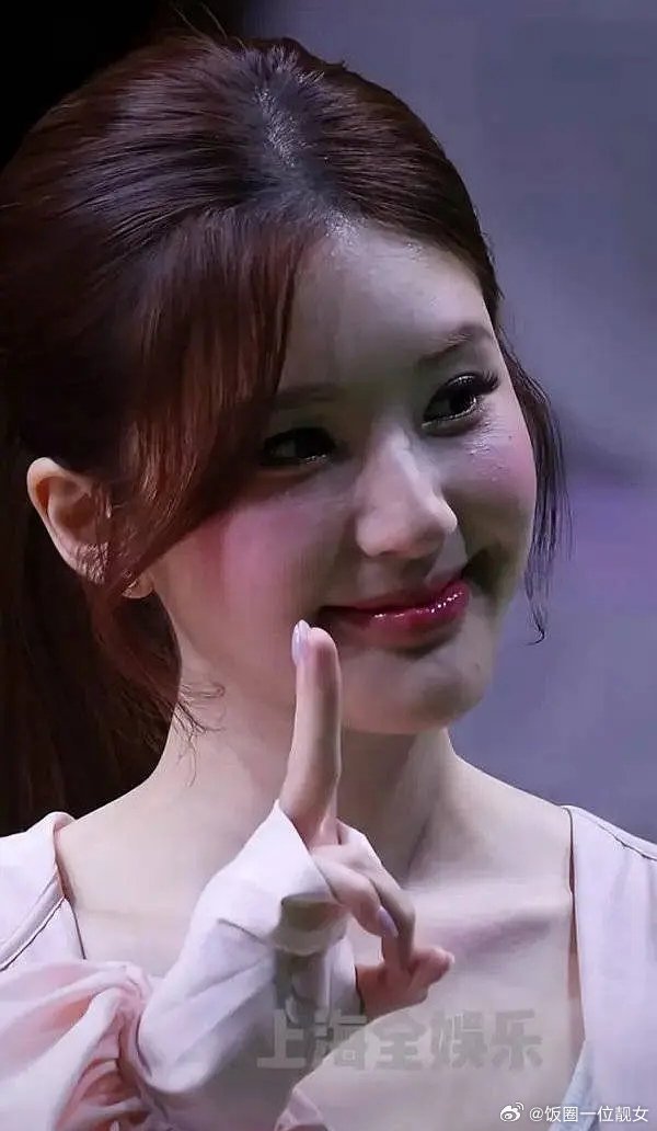 赵露思脸上的科技感是越来越重了