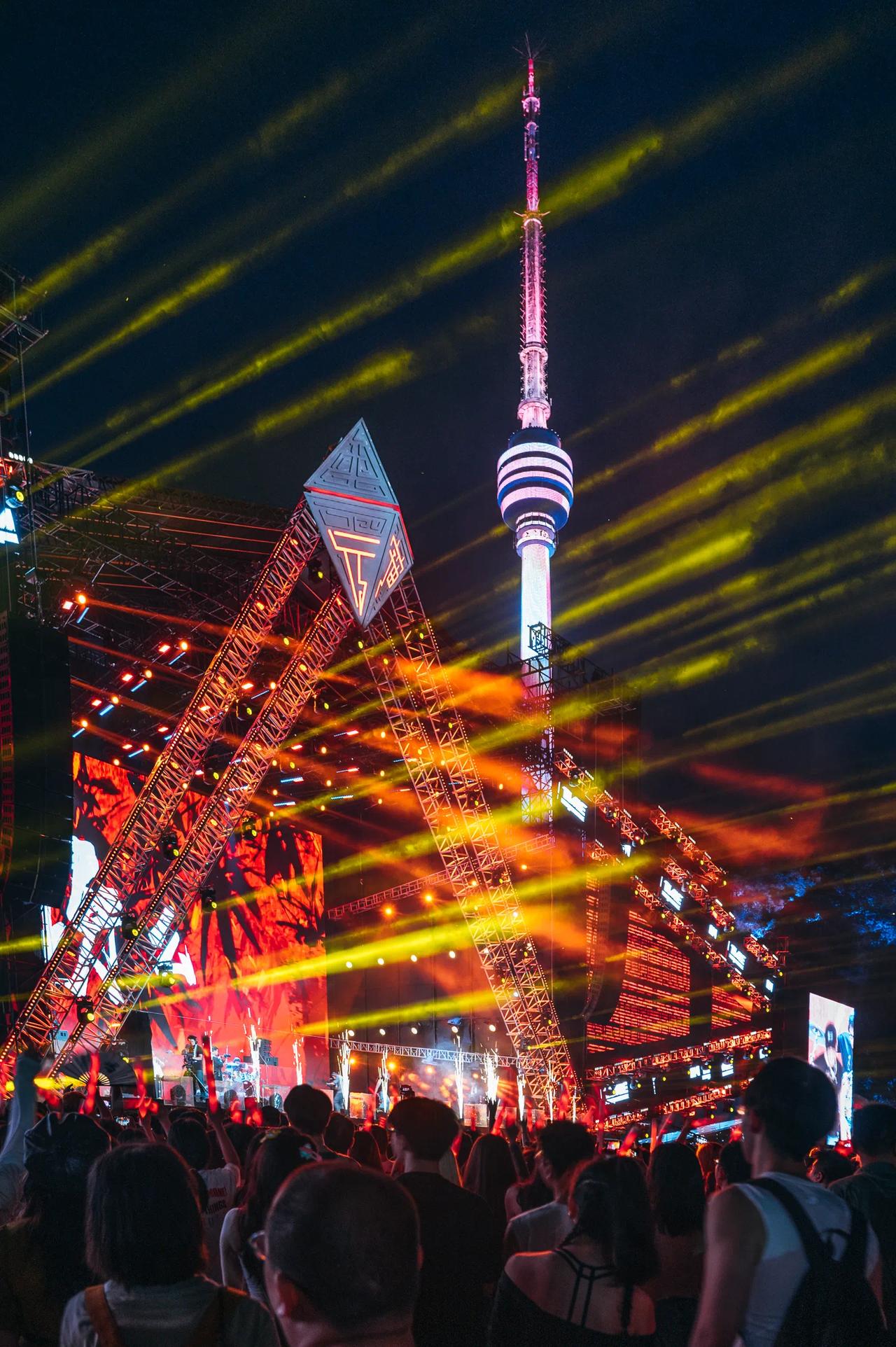 风向变了！美国、德国、法国、韩国、英国、加拿大等国媒体纷纷把目光转向了中国武汉。