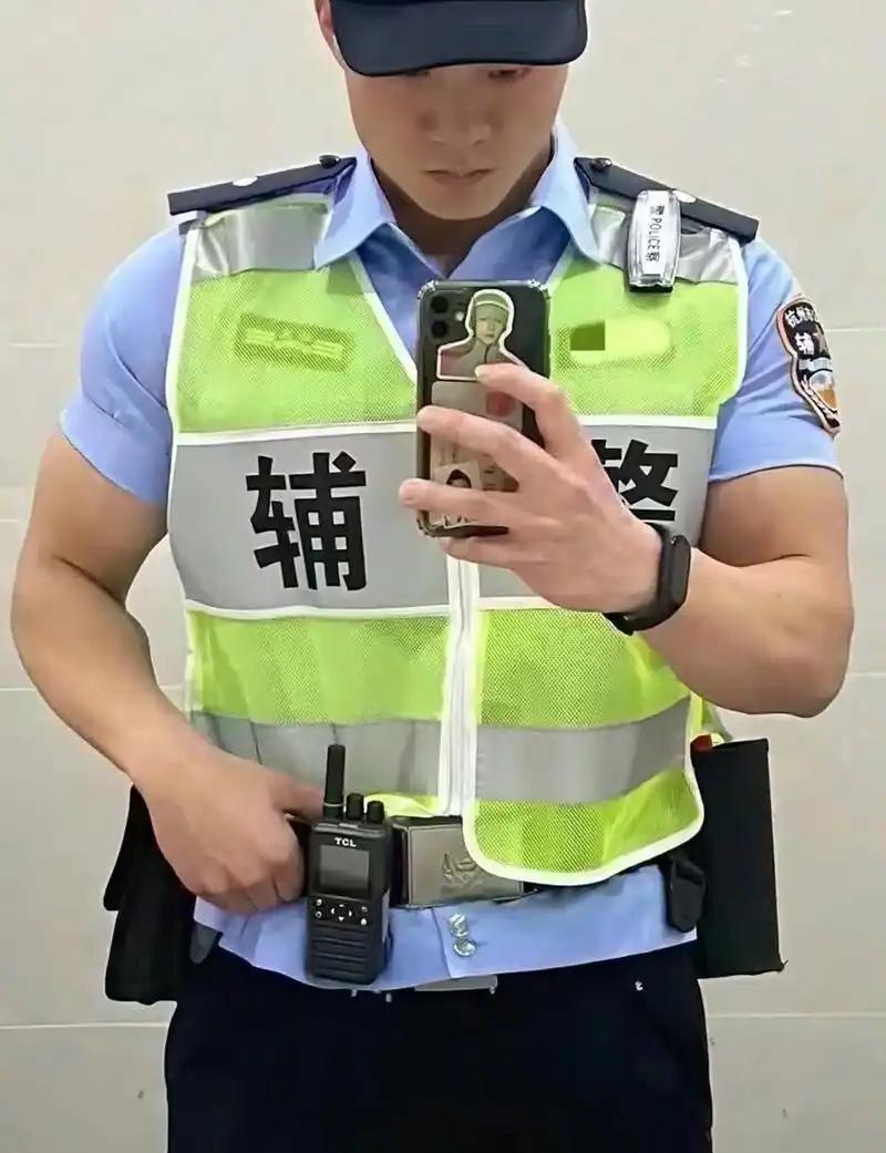 “从优待警‌”原则上包含辅警‌！‌公安部及多地公安机关在落实“从优待警”时，