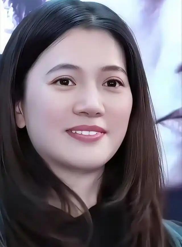 袁咏仪，1971年9月4日出生于中国香港，祖籍广东东莞，中国香港知名女演员，19