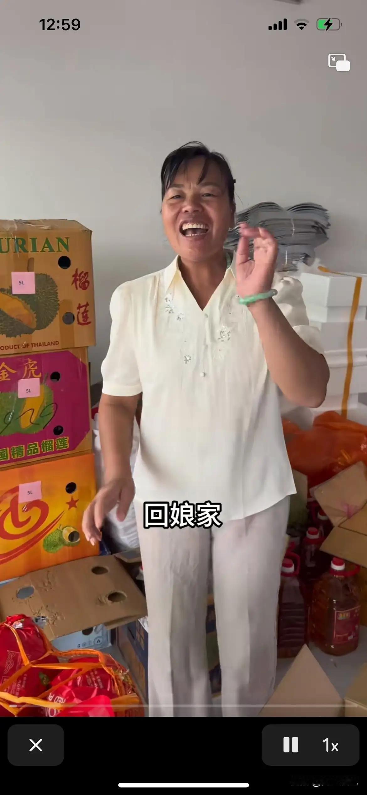 全红婵妈妈再度衣锦还乡啦！此次与以往大不相同。这次她不仅回家探望父母兄弟，还