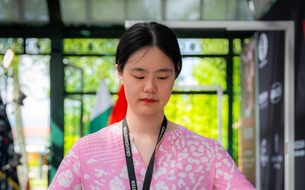 国际象棋女子大奖赛奥地利站第七轮，朱锦尔、谭中怡双双获胜，朱锦尔五连胜升至榜首，
