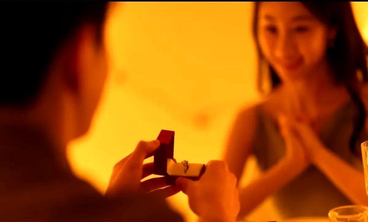 我姨这个人真识大体！表妹要订婚，上周男方过来询问我姨的要求。当时我姨端着茶壶