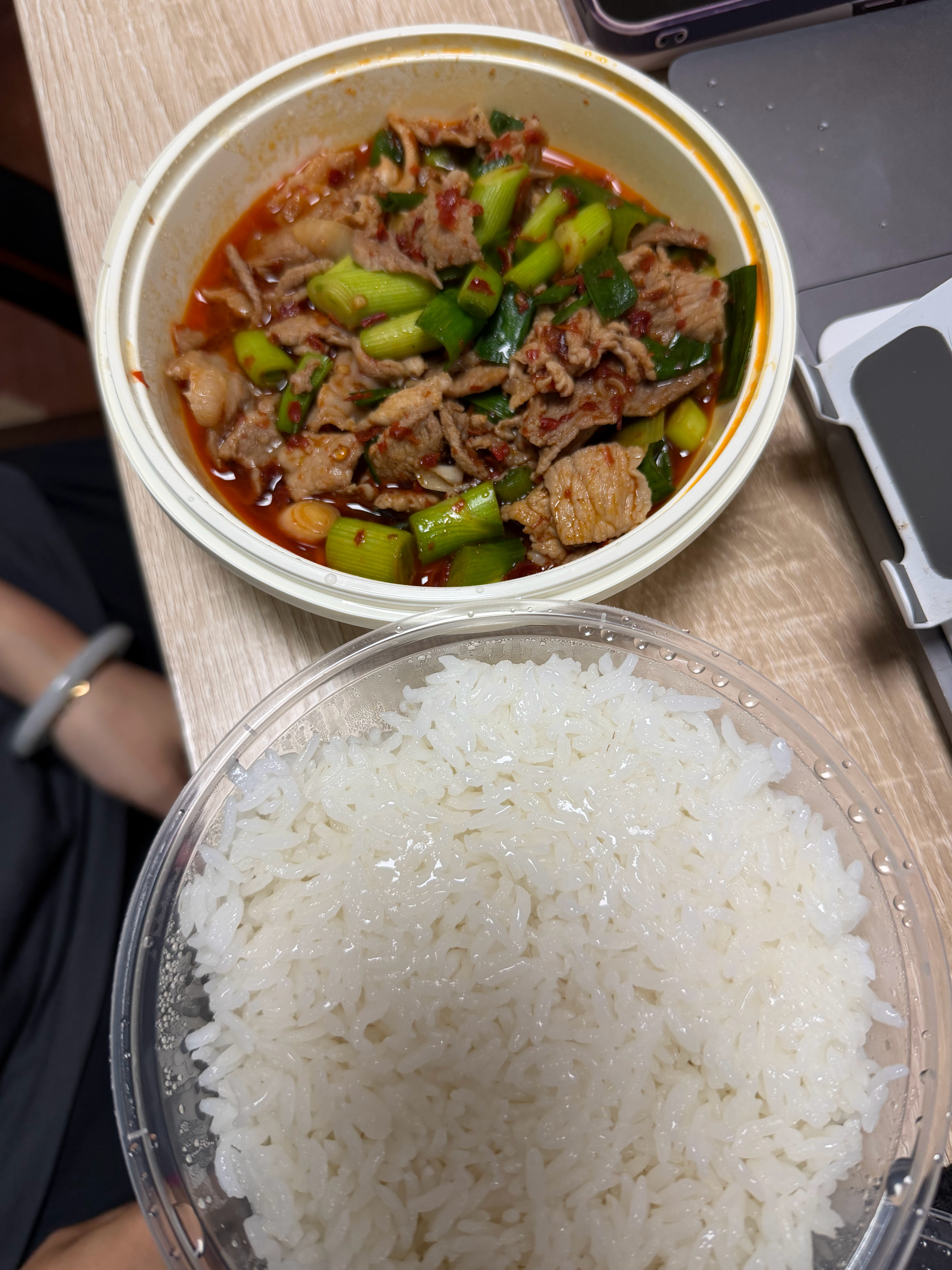这么一小份小炒肉，居然要39块9，我还以为是一大份，真贵[doge]​​​