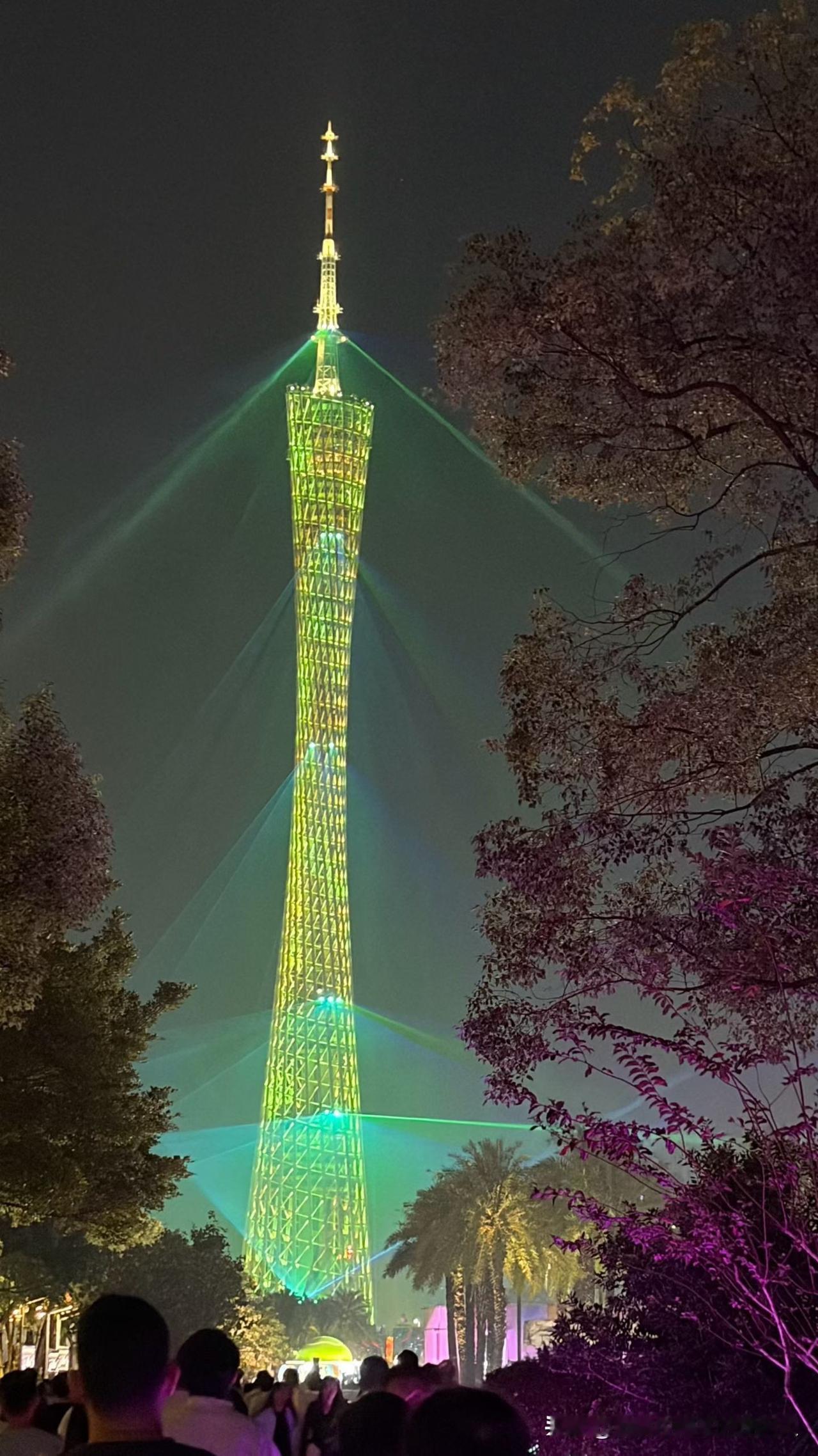 今年52岁，我现在生活是这样的。和老公分居10多年啦，我俩各自在不同城市打工