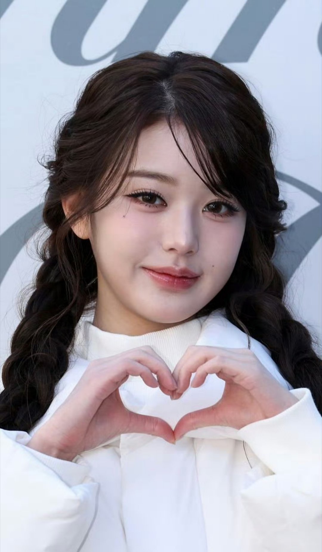 一组韩娱艺人笔芯——张元英，柳智敏，金智媛，黄礼志。