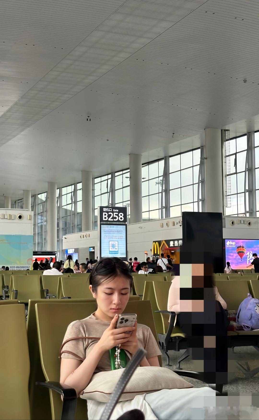 这是李兰迪嘛？如果是的话，那她平时也太随意了，完全不把自己当明星，不得不说完全没