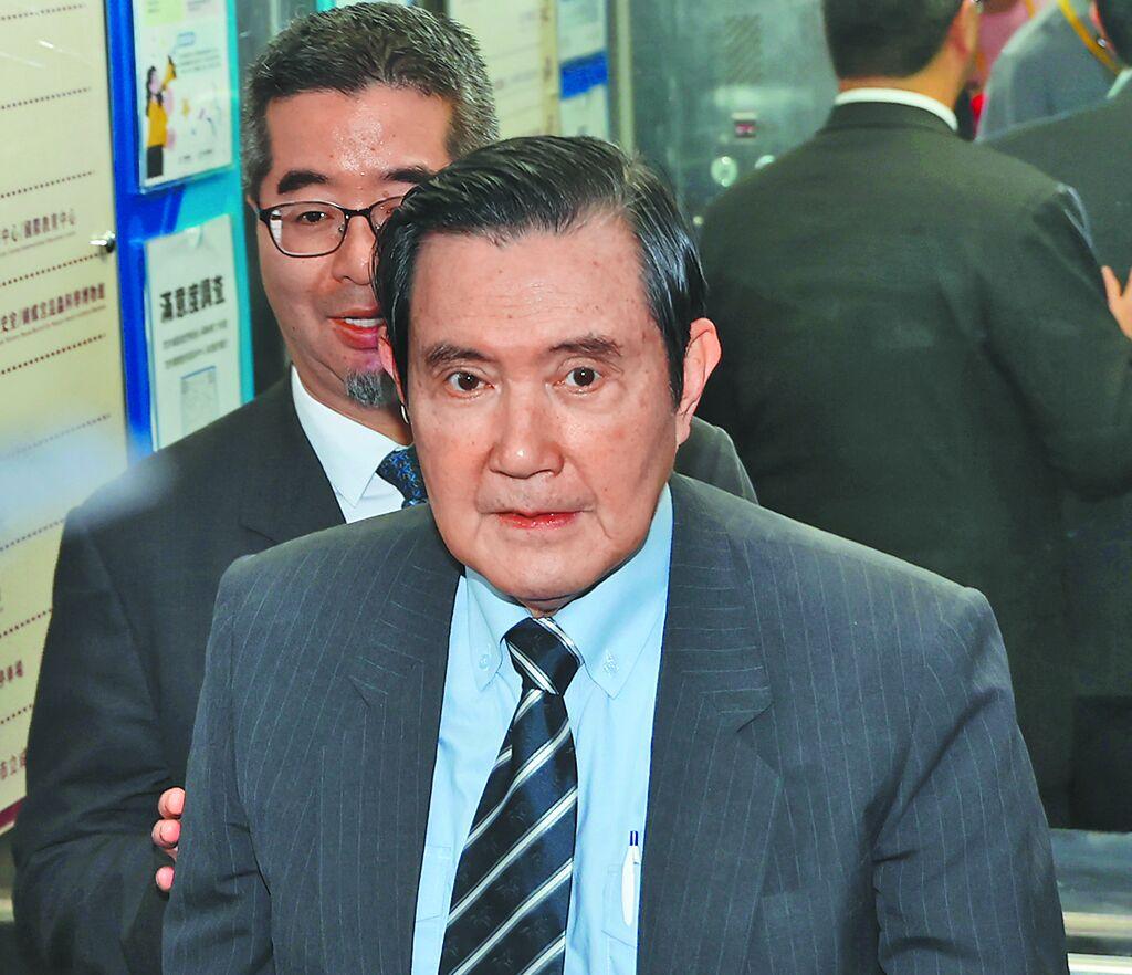 这篇描述马英九的文章《苍凉马英九英雄不许见白头》值得一读。作者为台湾资深媒