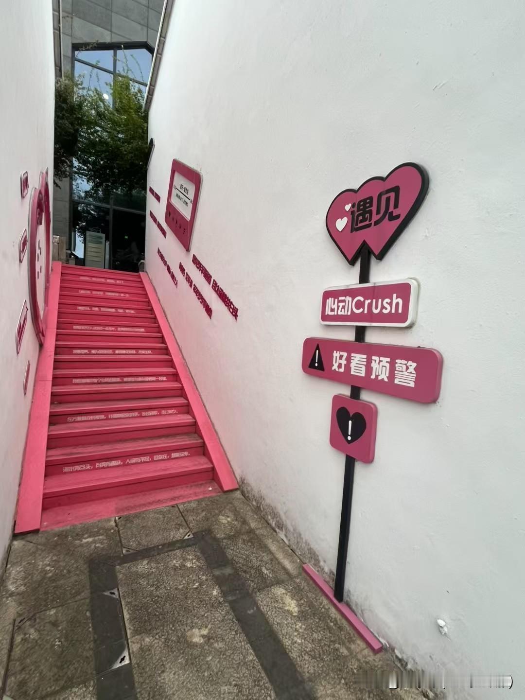 接下来每月都会有牛股，妖股，就看个人如何把握！9月还有三个交易日，指数月线死叉