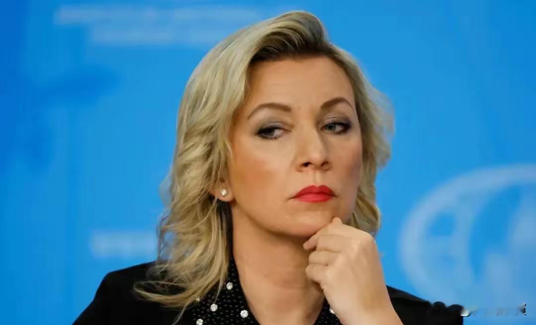 据俄罗斯媒体报道，俄罗斯发言人扎哈罗娃表示，中俄两国间旅游交流日益热络。自实行免