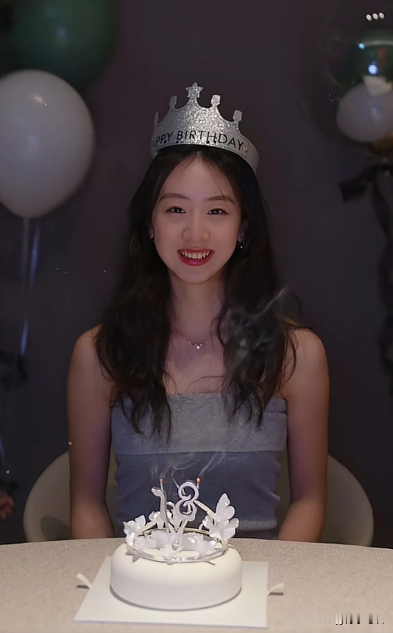 一转眼，Cindy（森碟）都18岁了！4月15日，田亮和叶一茜同时在社交媒体晒出