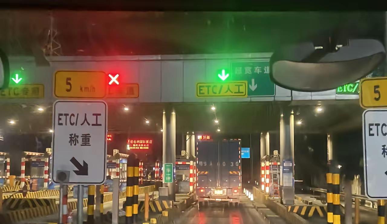 这个消息谁看到谁都高兴，因为以后去四川旅游，可以省高速费了！这可是成绵高速公路