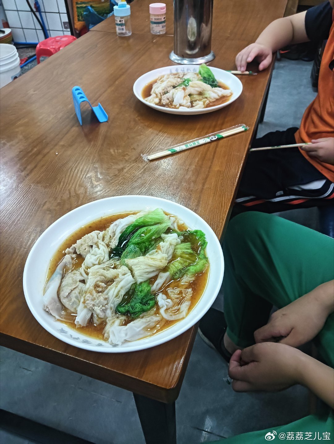 今天带大宝来初中部报名，顺便在学校附近的早餐店吃了普宁肠粉，配潮汕豆浆刚刚好。家
