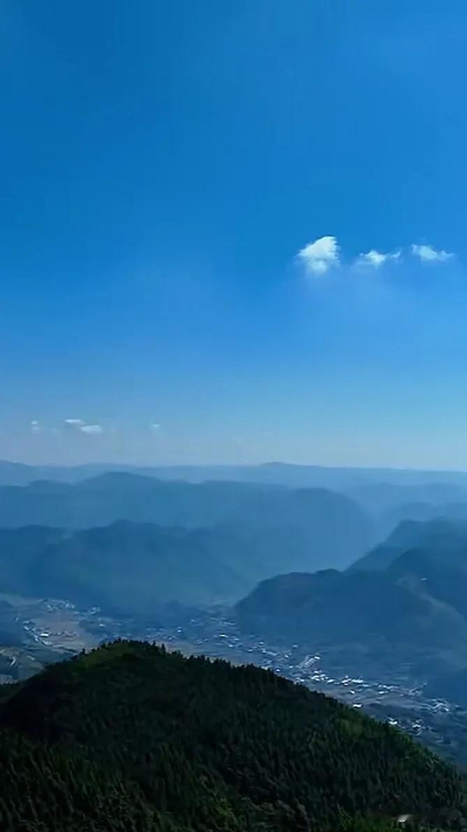 首先是好的风水宝地什么地方都有，但都不一定能用，比如很多地方开发破坏了。还有一种