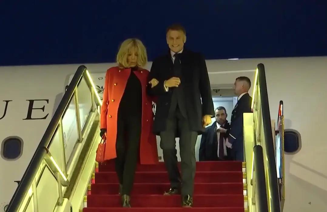 惊呆了！马克龙访华，中方接机，结果欧盟一国却突然取消访华！12月3号下午，