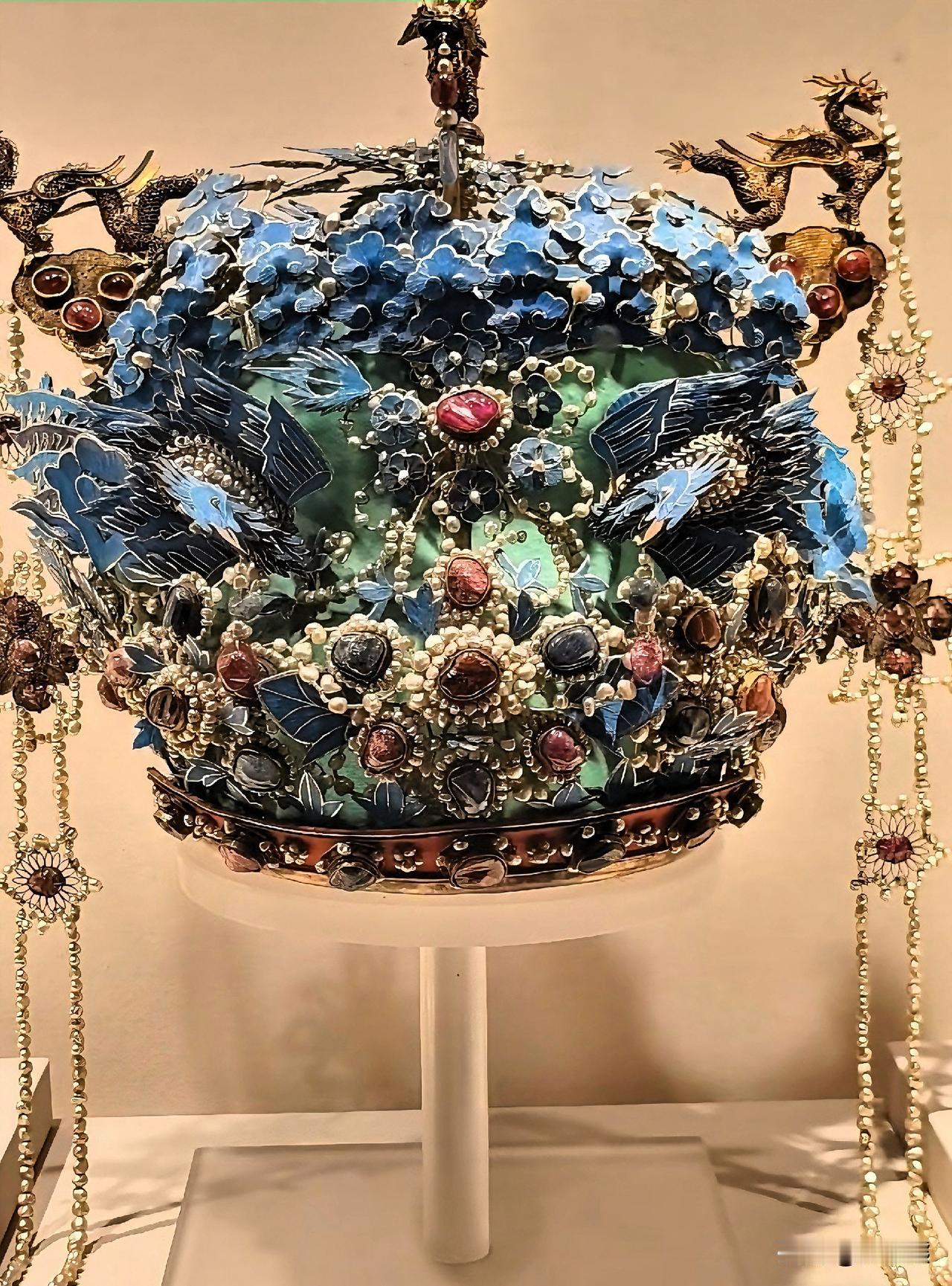 别光顾着骂徐湖平了，真正的关键症结，或许藏在幕后的利益链条里。也不看看当年