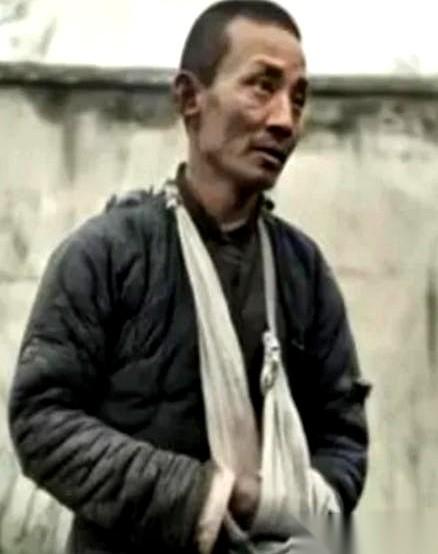 一个团长，亲手杀了3个自己的兵，带着600多号兄弟，扭头就投了鬼子。消息传回来