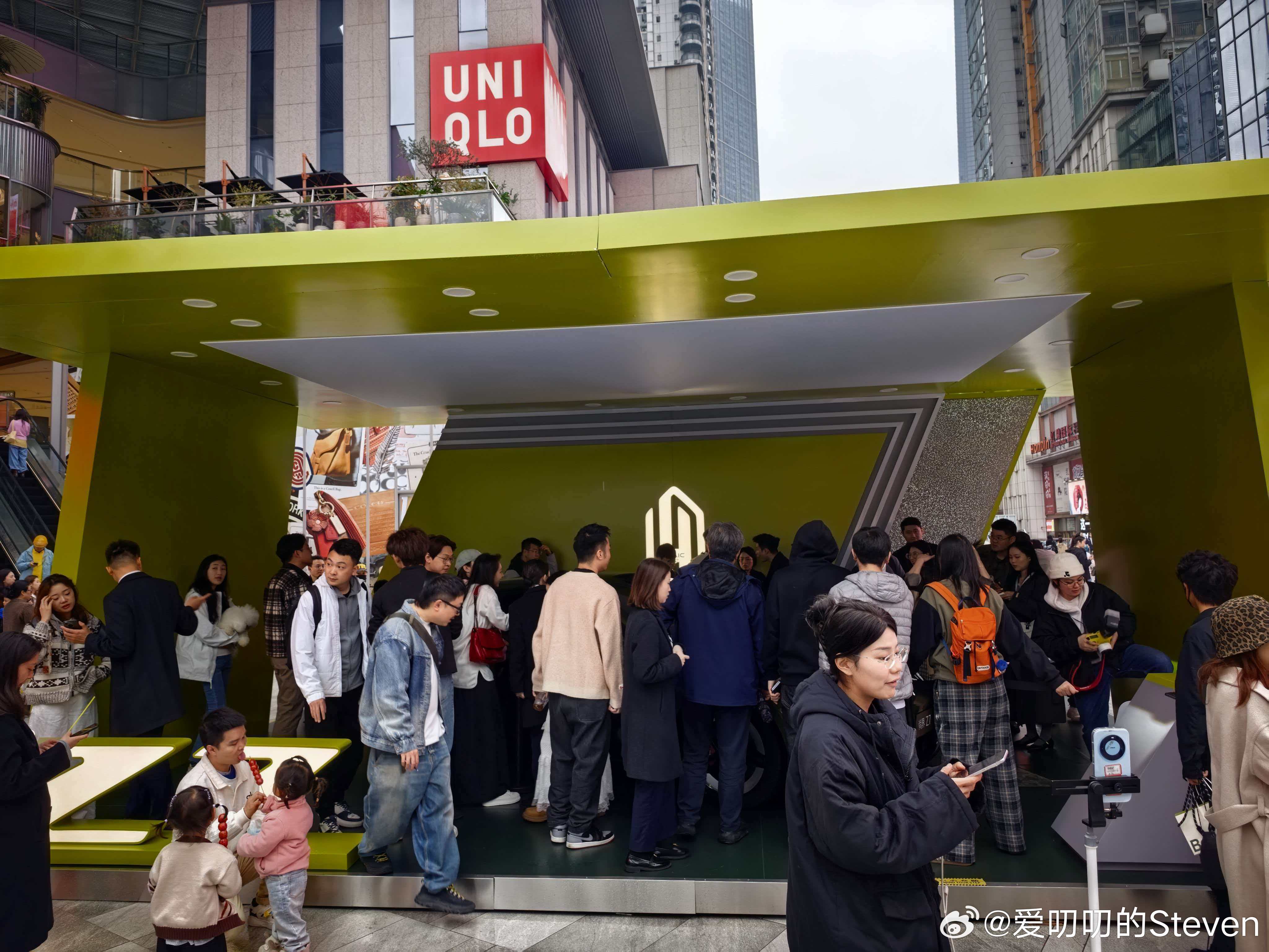 有多夸张……你别说车了，车轱辘你都看不到。重庆首台尚界z7