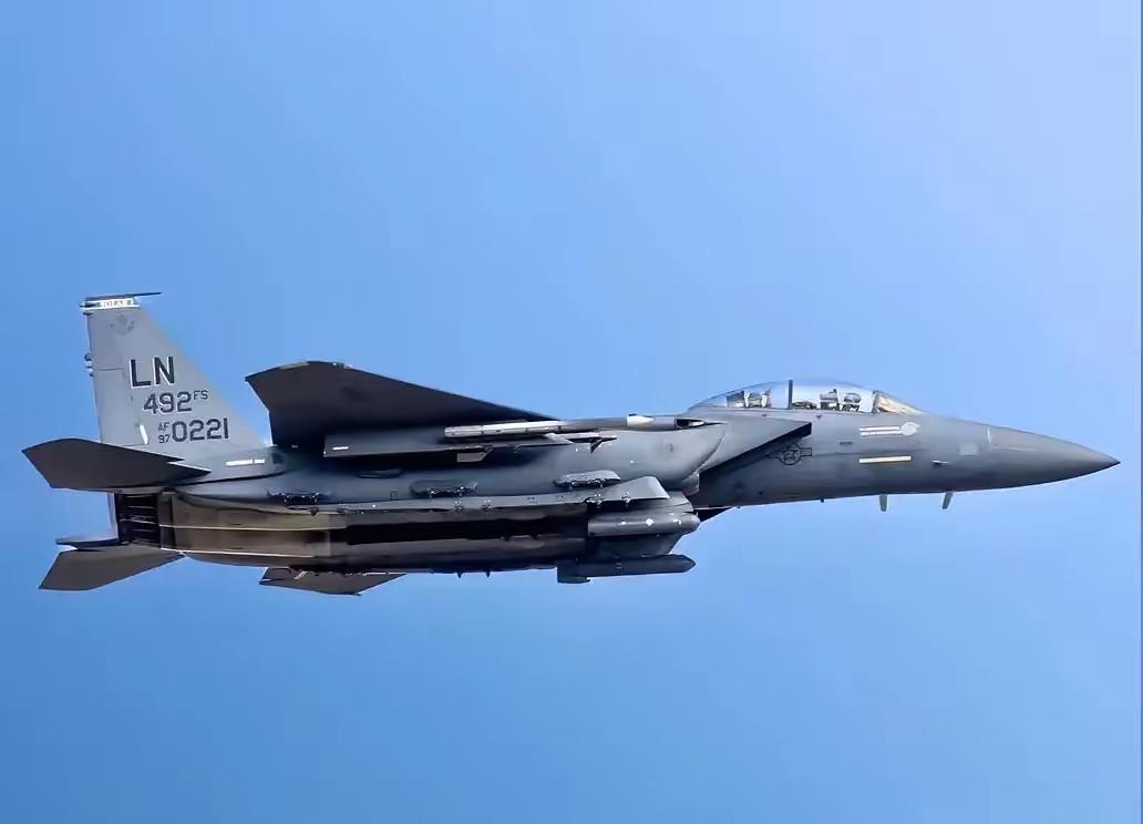 还是美国聪明哈。。。战斗机被击落了，就说是故障，或者是友军误击，实际上如果不