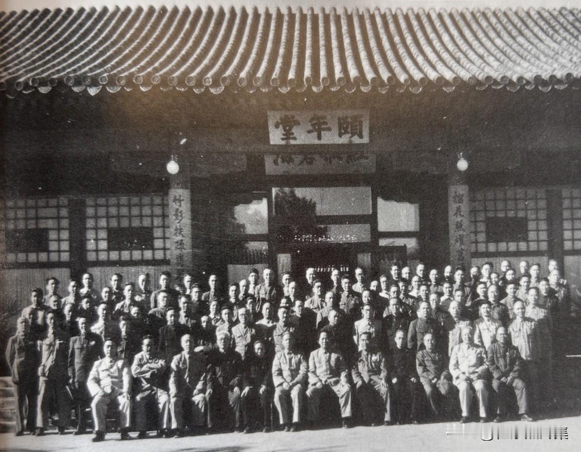 1950年6月，毛主席、朱德、刘少奇、周恩来、任弼时等和出席中共七届三中全会的中