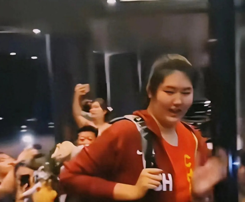 中国女篮6月16日抵达西安，准备和日本队打热身赛。之前有人说张子宇打完山东两场就