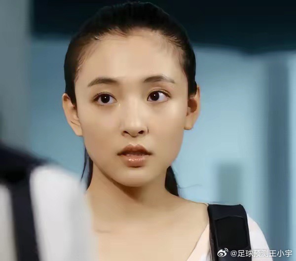 吴倩高考621分来看看演艺圈的高考学霸美女——♛吴倩♛高考分数621分。吴倩毕业