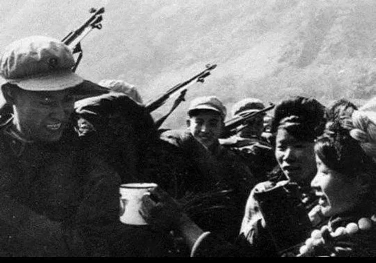 #历史上的今日#1962年10月17日印度军队在中印边境东段和西段同时炮击中国边防部队的前沿阵地，进