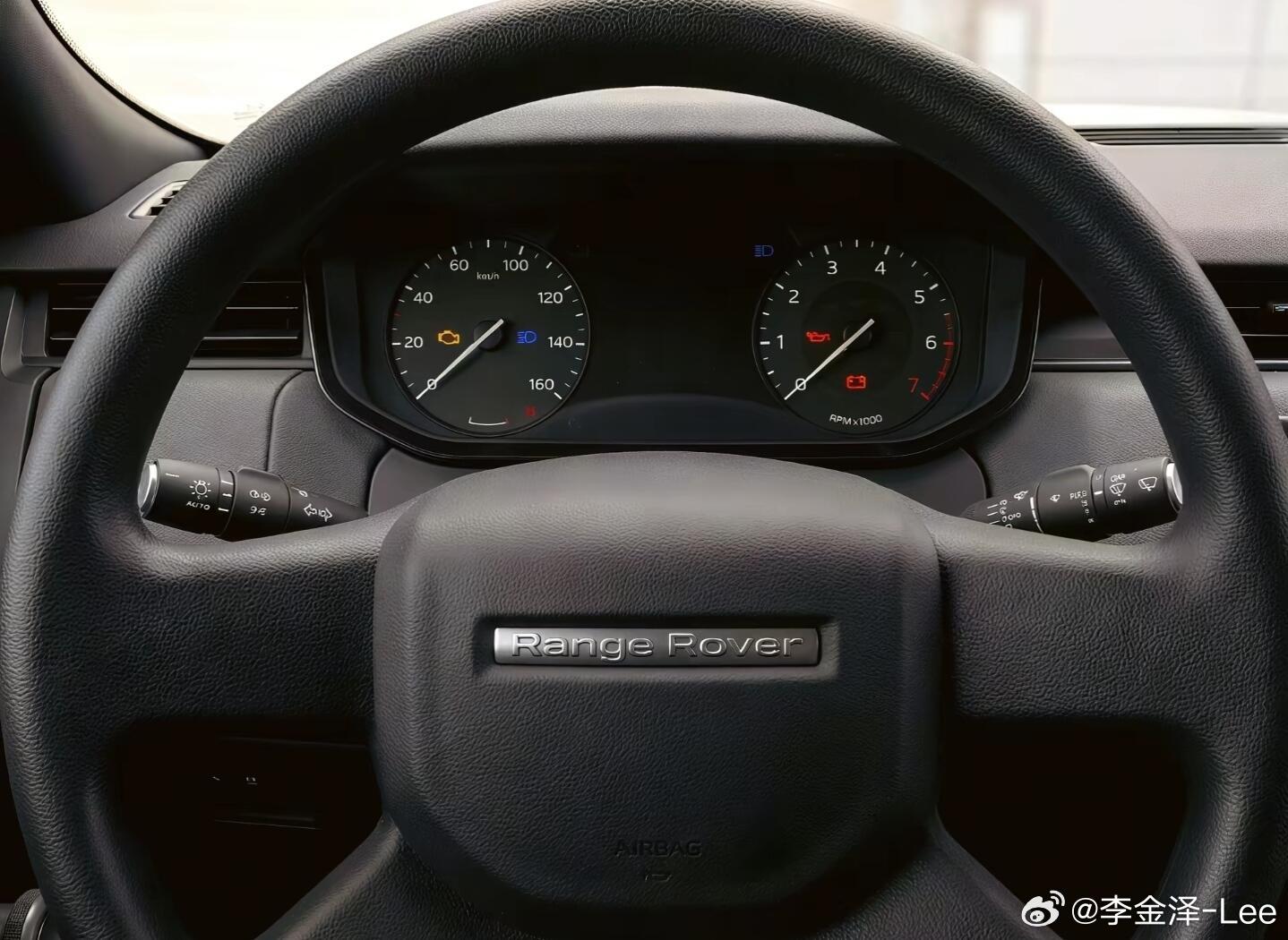 年轻人的第一台“手动路虎揽胜”马上就要来了！转载内容[大笑]仅供娱乐[doge]​