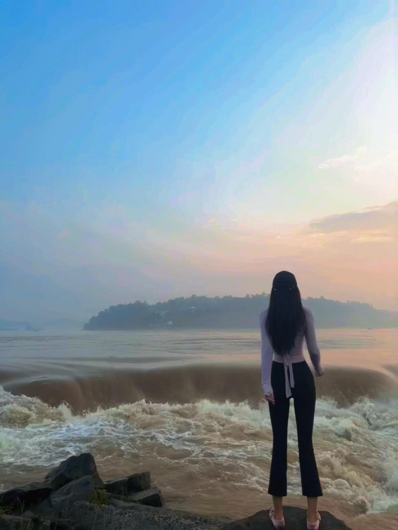 有个普通女生感慨：你不勾引，不暧昧守好分寸、衣着得体、不占谁便宜，也不