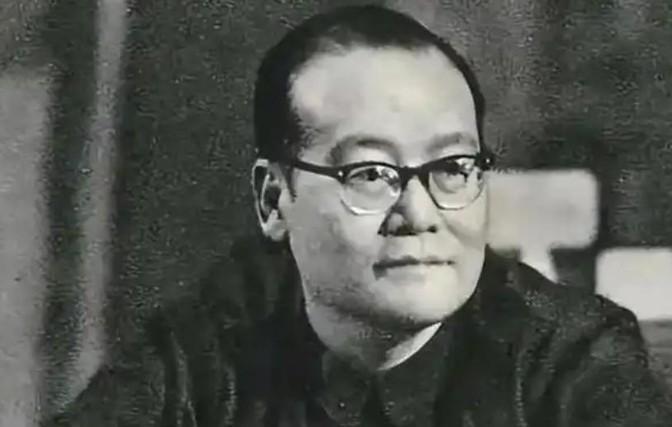 余洪信1925年出生在河北武强县一个穷农村，家里没啥背景，小时候放牛长大，身体倒