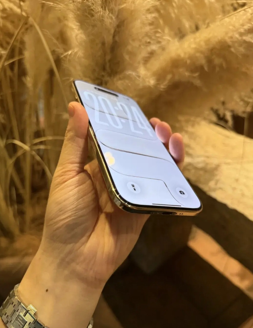 iPhoneair你们要的实拍多拍点！太多人问这个手机了，就还是忍不住的夸谈