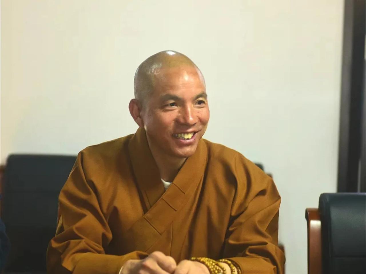 去过白马寺的都知道这个印乐和尚不会做生意，周边的规划一塌糊涂，节假日人多车堵，就