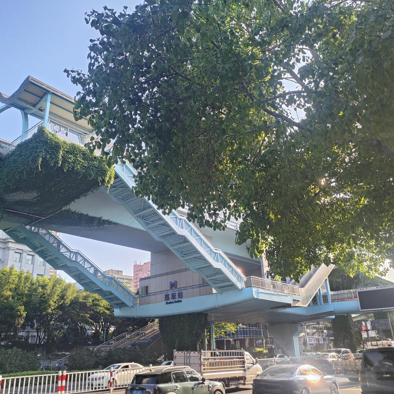 最近谈到厦门brt的文章越来越多了，国内有二种brt,一种叫做厦门的brt，一种