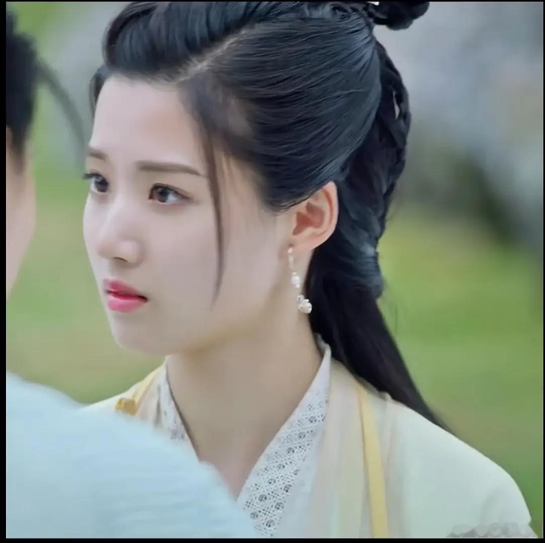 卢昱晓早期真的没什么辨识度​​​