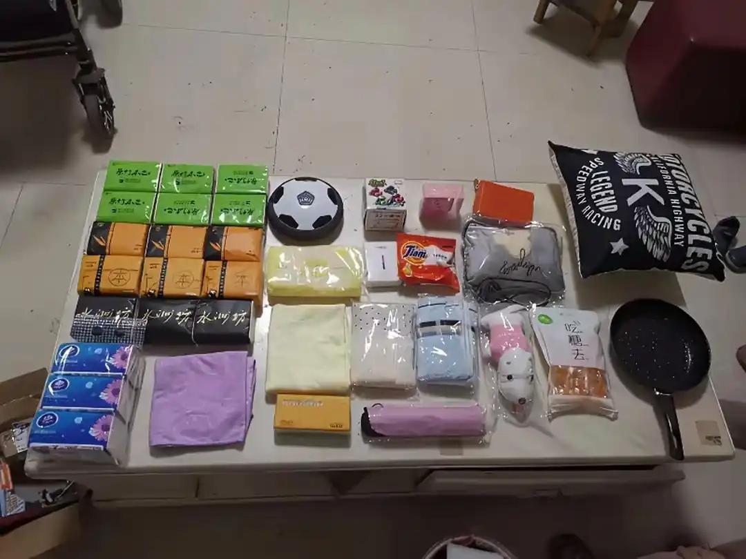 大家都购买备战物资了吗？昨天朋友说她买了20个打火机，10包蜡烛，两箱压缩饼干，