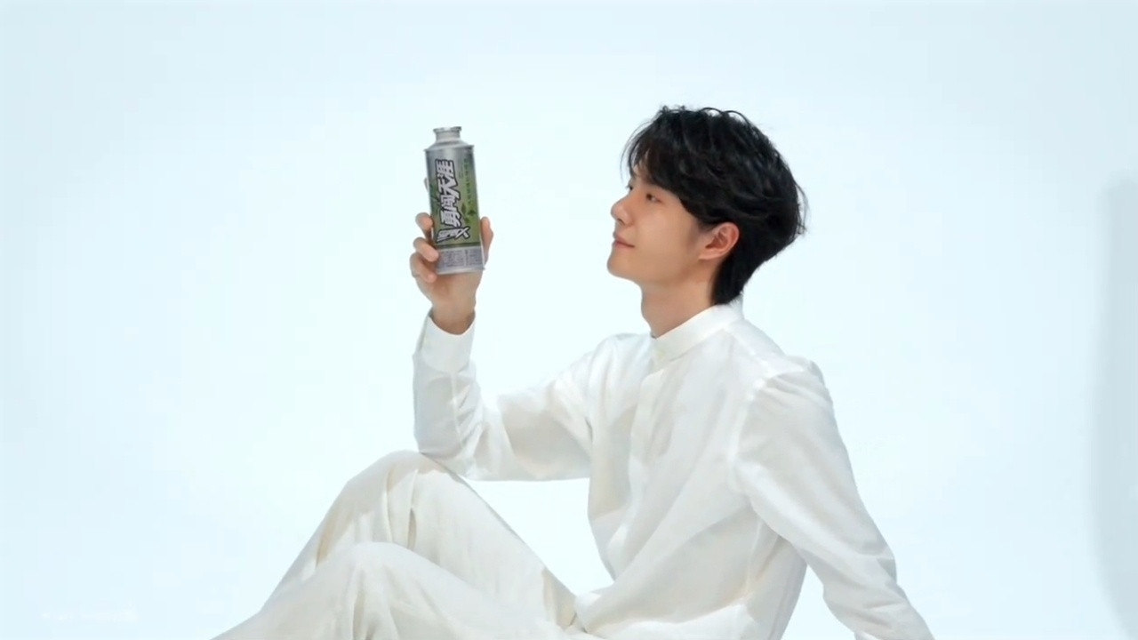 好帅好可爱的博博，看手手那里也太乖了吧～