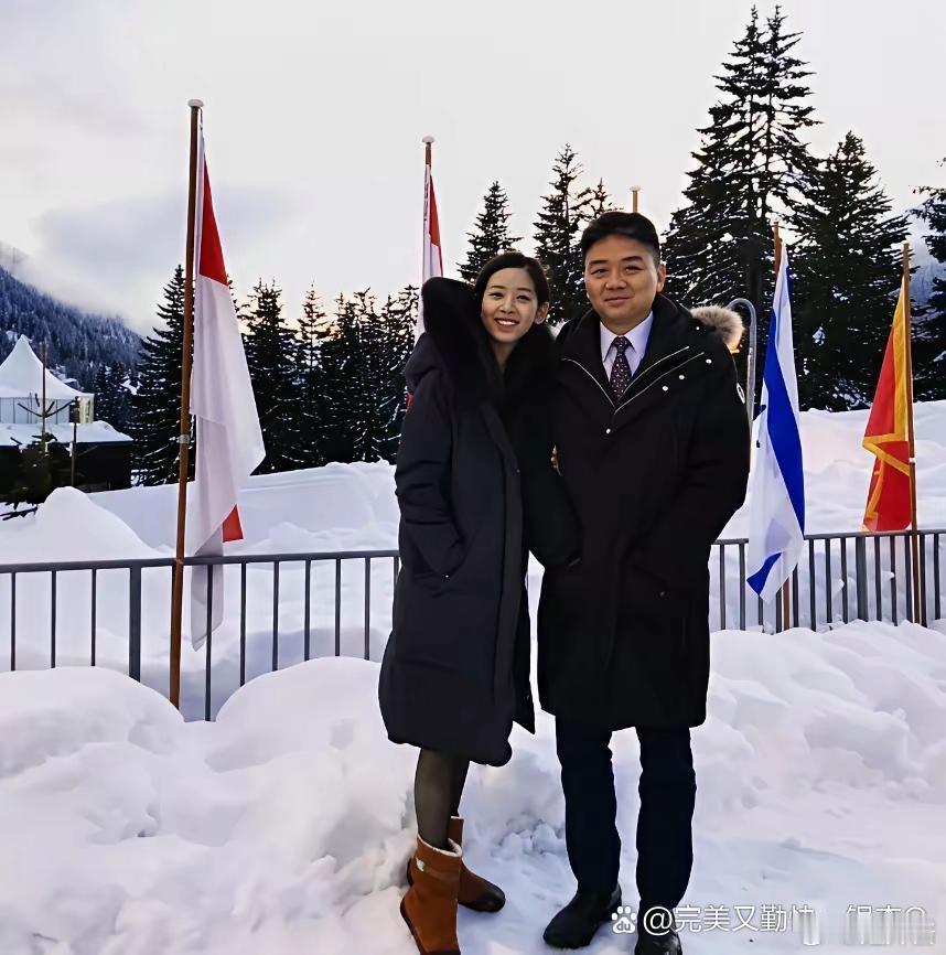 网友说章泽天这张照片，真的像爸爸和女儿