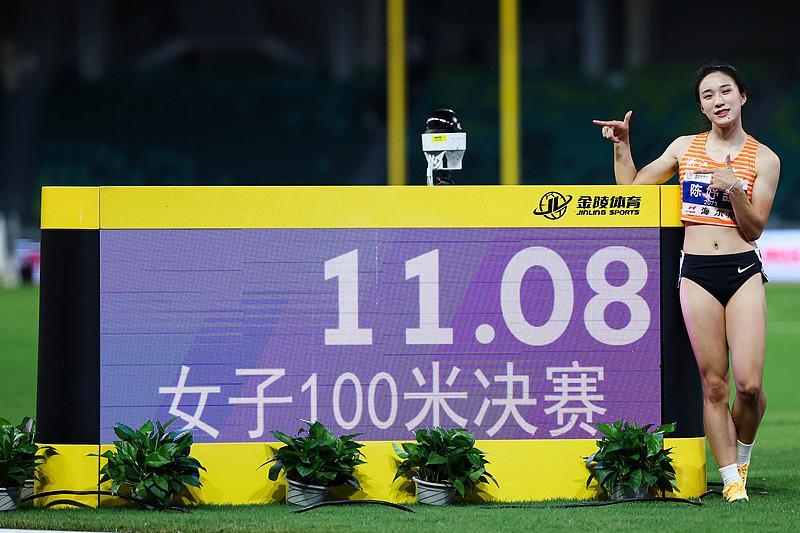 8月13日晚，2026年全国田径锦标赛女子100米决赛在浙江衢州举行，年仅17岁