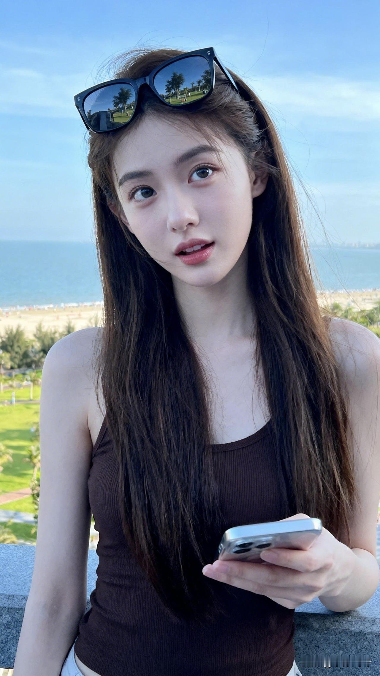 ：如果说这个世界有最浪漫的地方，那这个地方一定和大海有关。海浪、沙滩、贝壳、比基