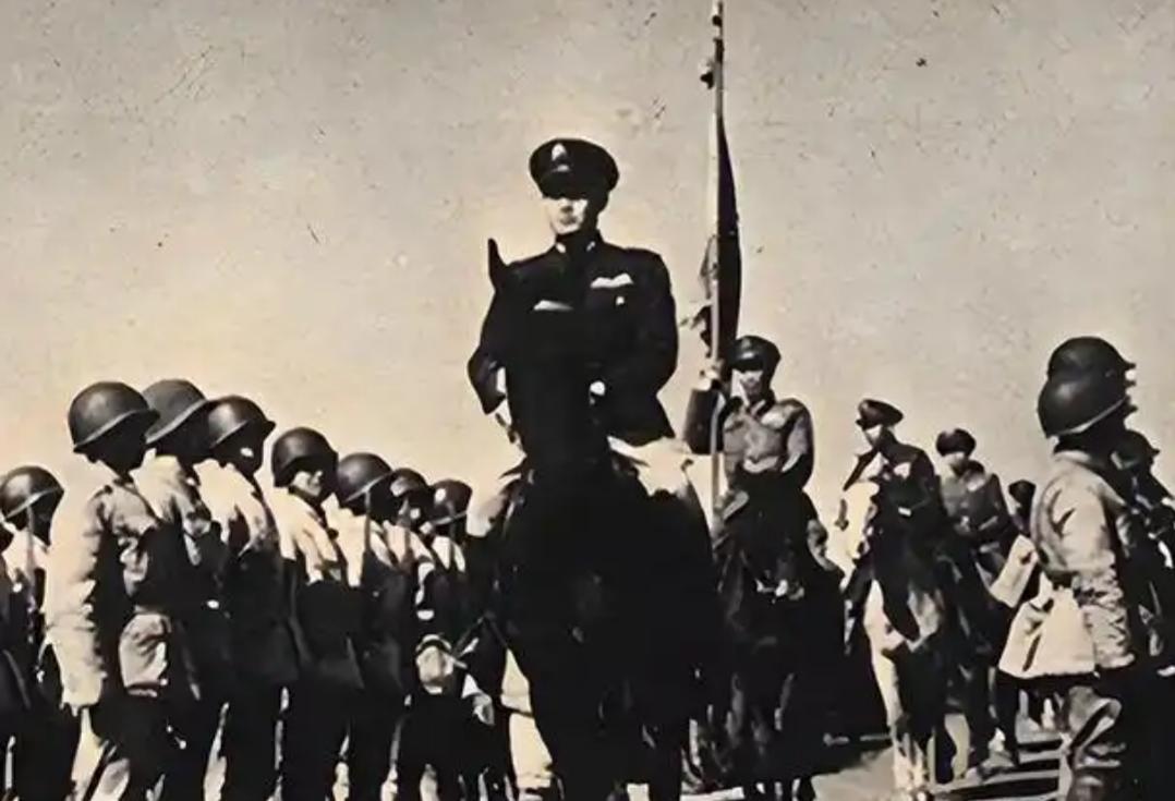 网上传得神乎其神，说孟良崮打得最激烈那阵子，粟裕一个电话打到九纵，要许世友加强攻