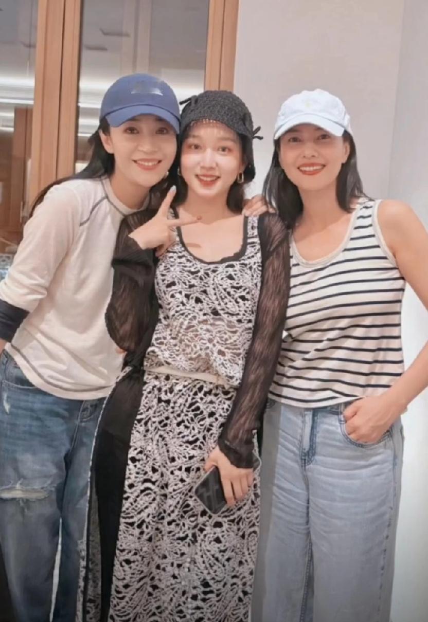 马龙妻子夏露与高圆圆合照曝光！这是漂亮妈咪身边还是漂亮妈咪吗？没想到马龙妻子的人