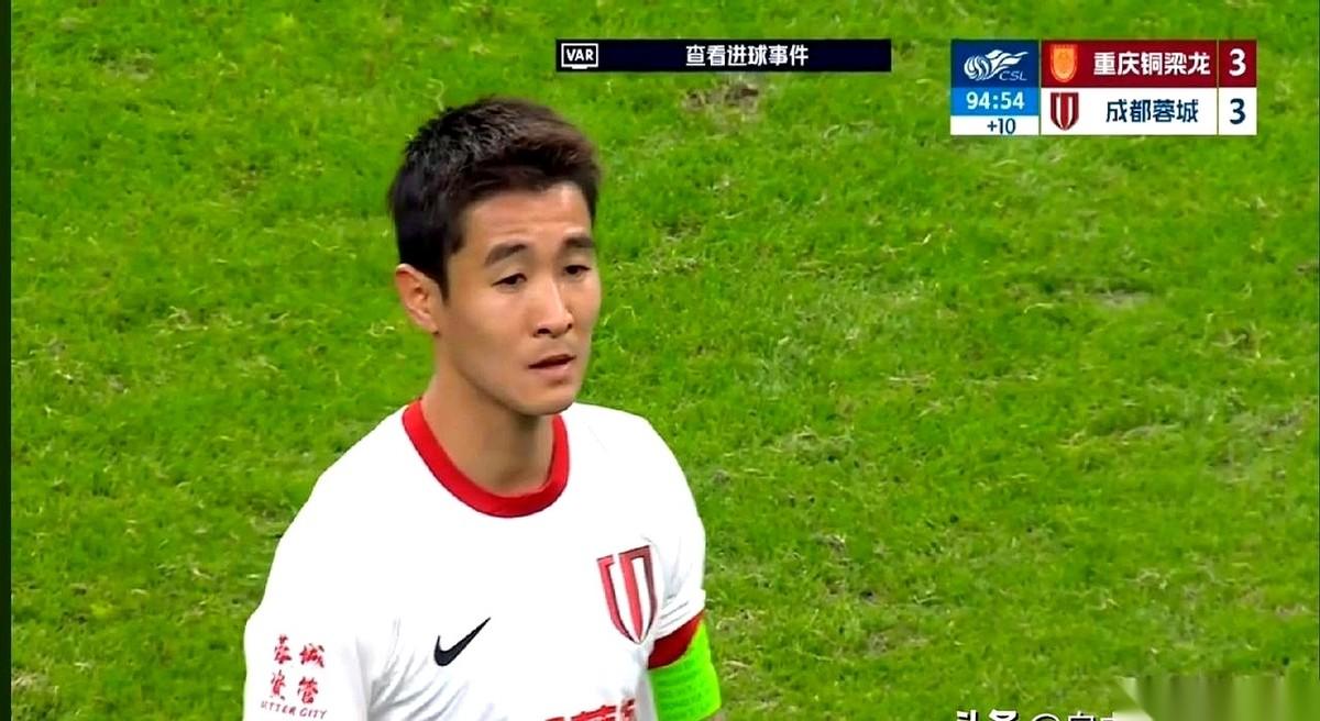 卧槽，昨晚那场成渝德比看了没？！韦世豪这哥们儿，是真的把比赛踢成了自己的《表情包