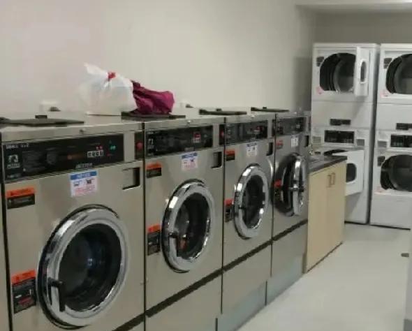 酒店提供免费洗衣服务，你会洗吗？这趟旅行时间有点儿长，我们是小团，住宿除了禾木