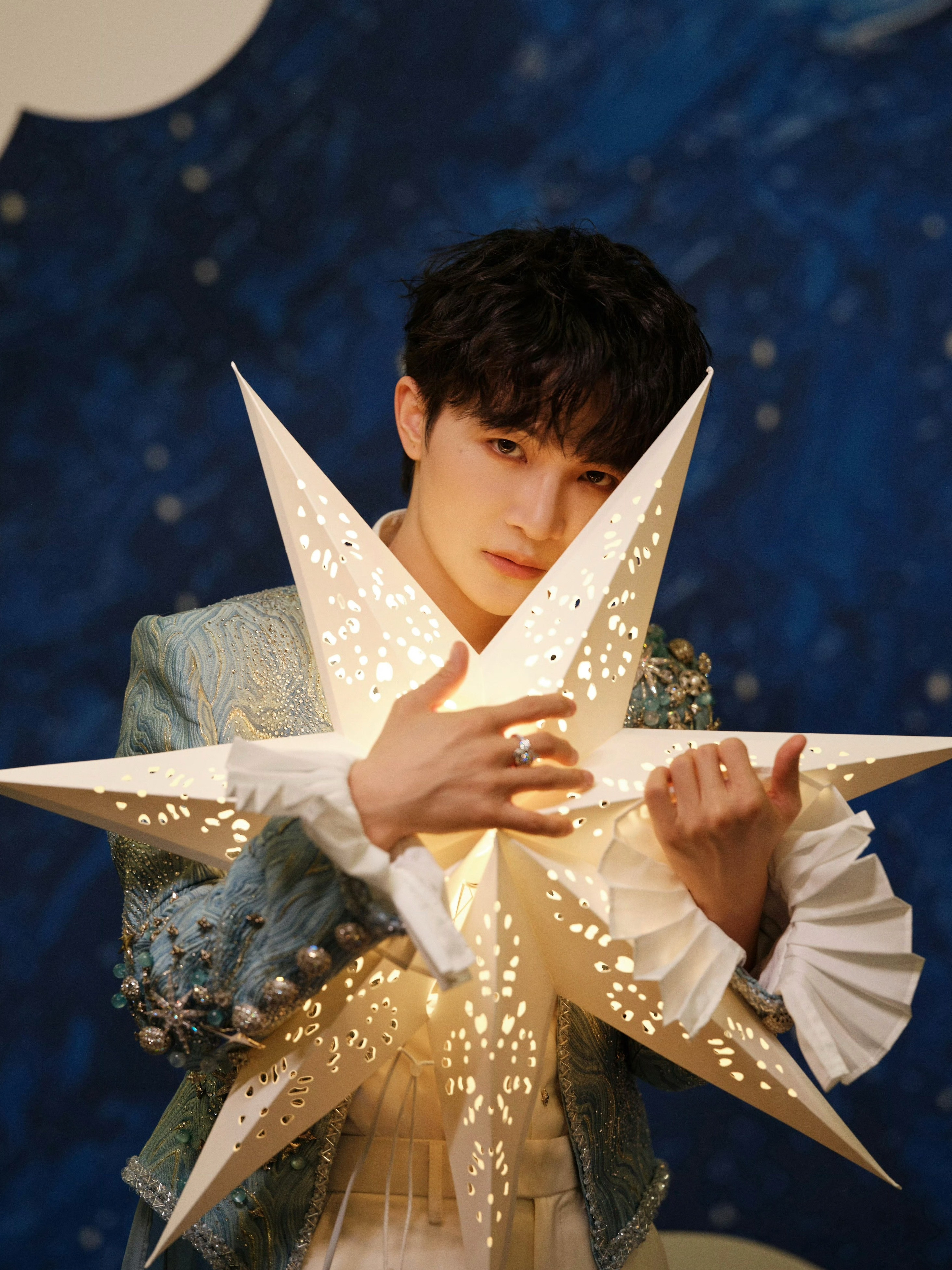 新浪娱乐期待歌手周深（这条也帮忙评一下谢谢大家