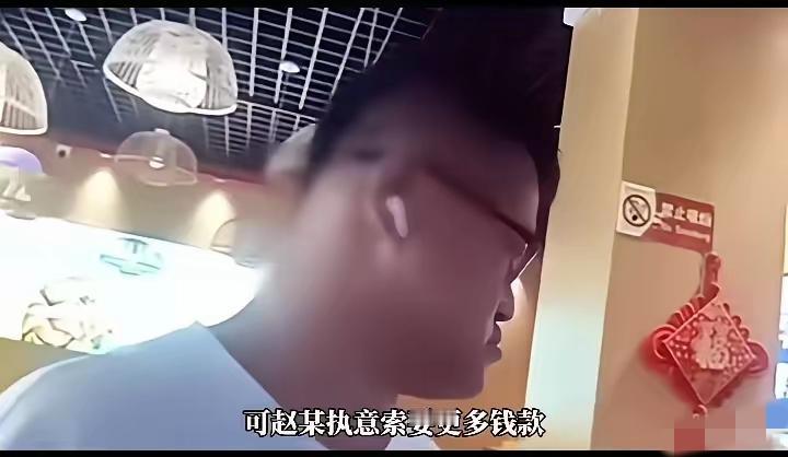 一名男子一年出行300多次，足迹遍布全国各地，他以搭高铁为主飞机为辅。他不是去出