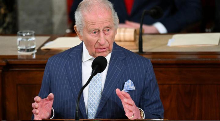 查尔斯国会三句话，句句笑着说的，句句让特朗普笑不出来 4月28号，查尔斯三世