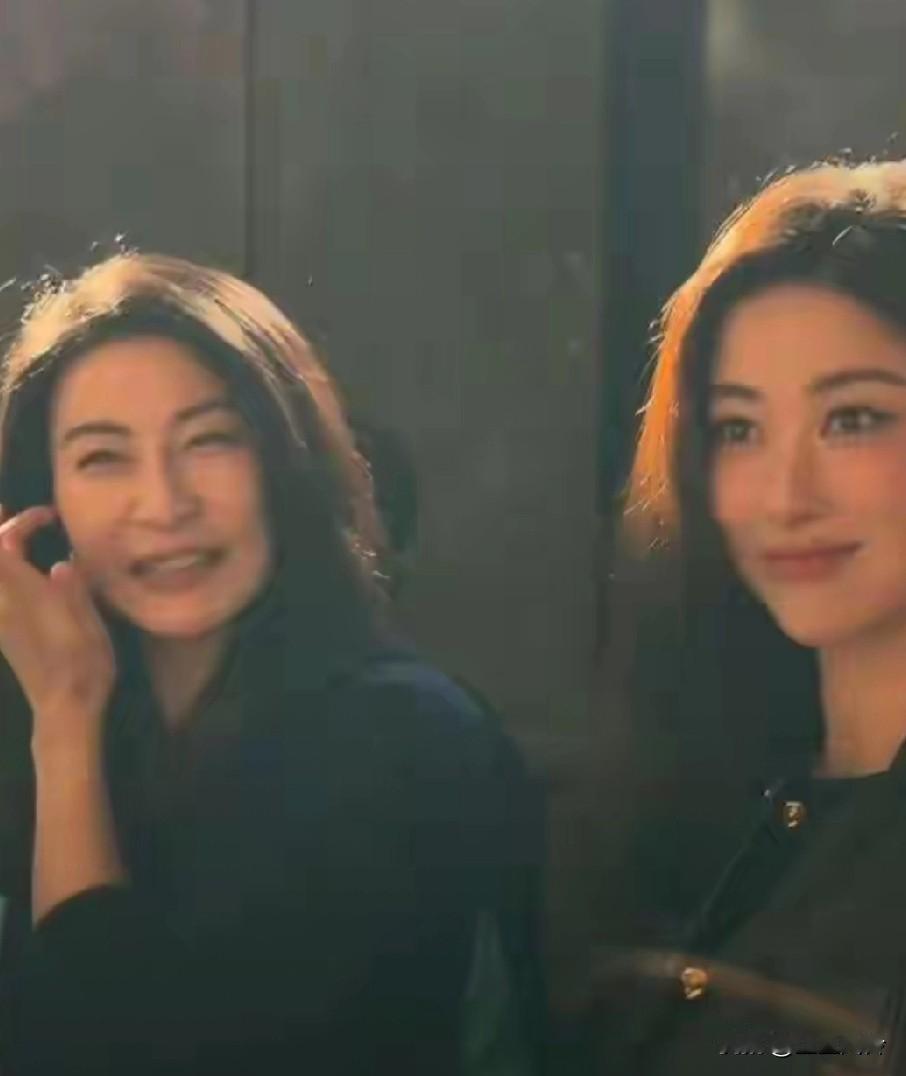 郭晶晶和谁合影都没有输，郭晶晶的面相就是观音菩萨的面相，其他的女人不能用来比较！