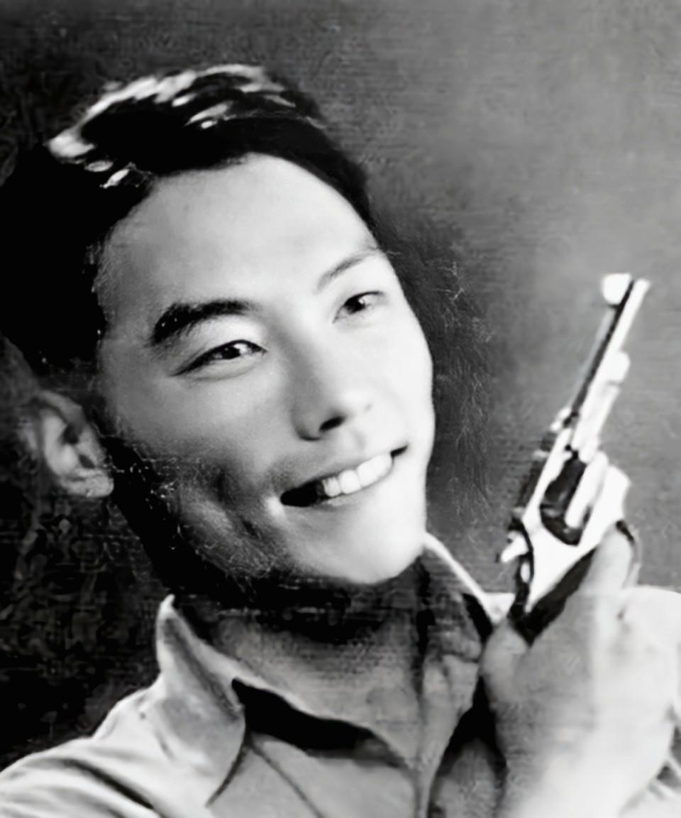 1961年，周总理在钓鱼台偶遇一个落单的少女，就问她：“你爸爸是谁？”少女说：“